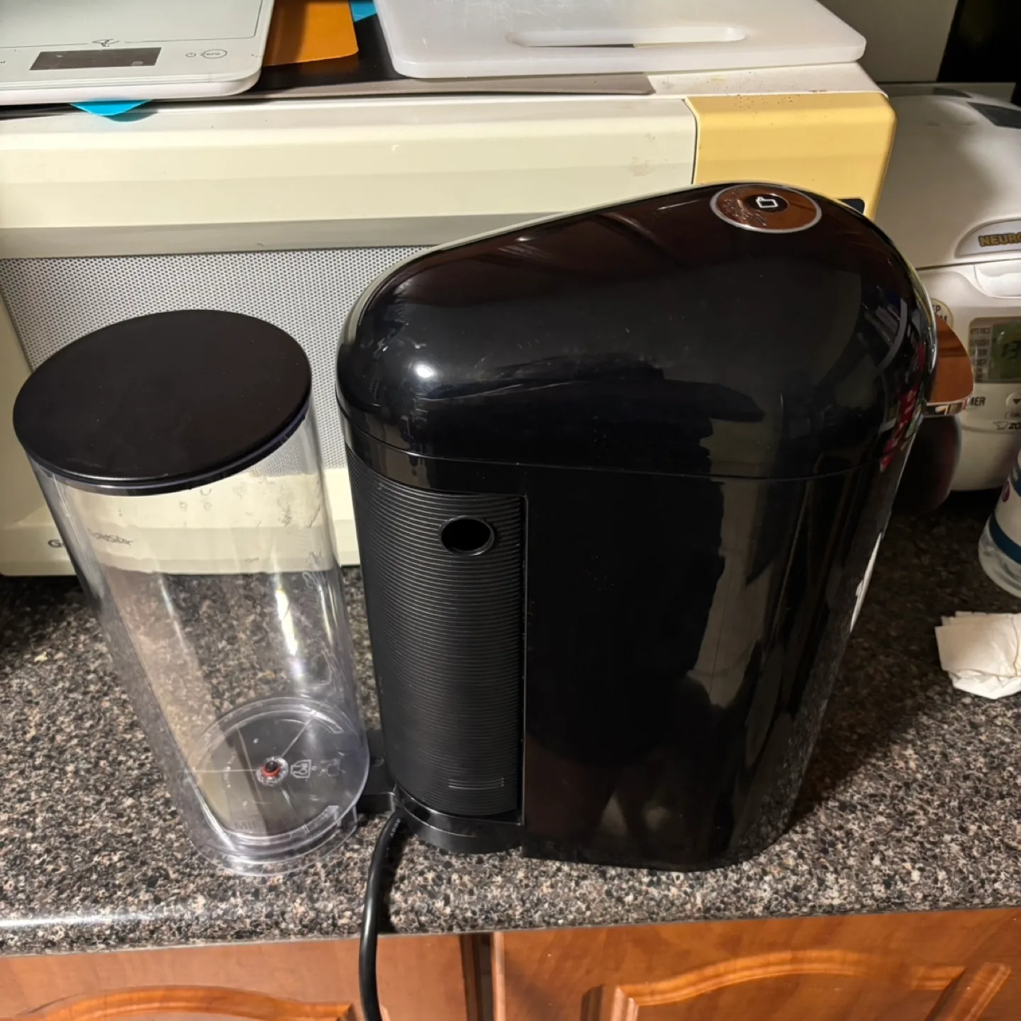 Coffee maker-Nespresso Vertuo and accessories thumbnail