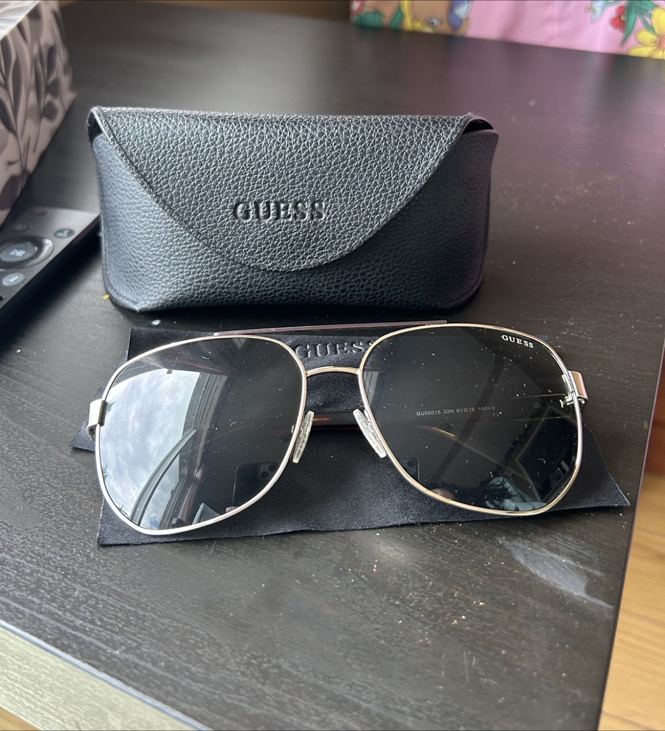 Mens Guess Sunglasses with Case - photo 2