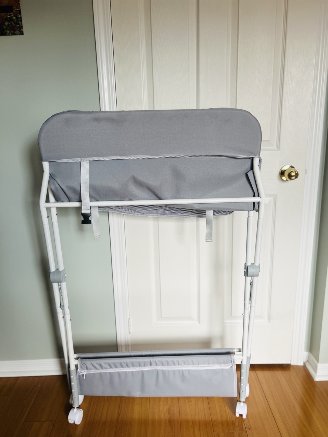 Foldable Changing Table - photo 5