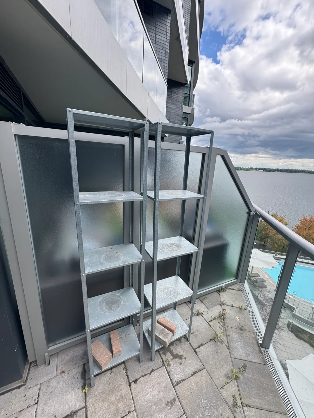 IKEA Hyllis Outdoor Shelves image indicator(2)