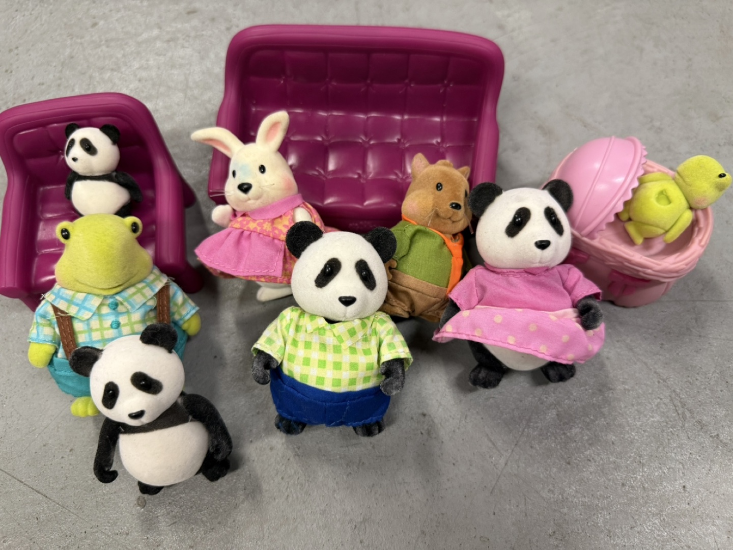 Lil woodzeez Furniture & Figures