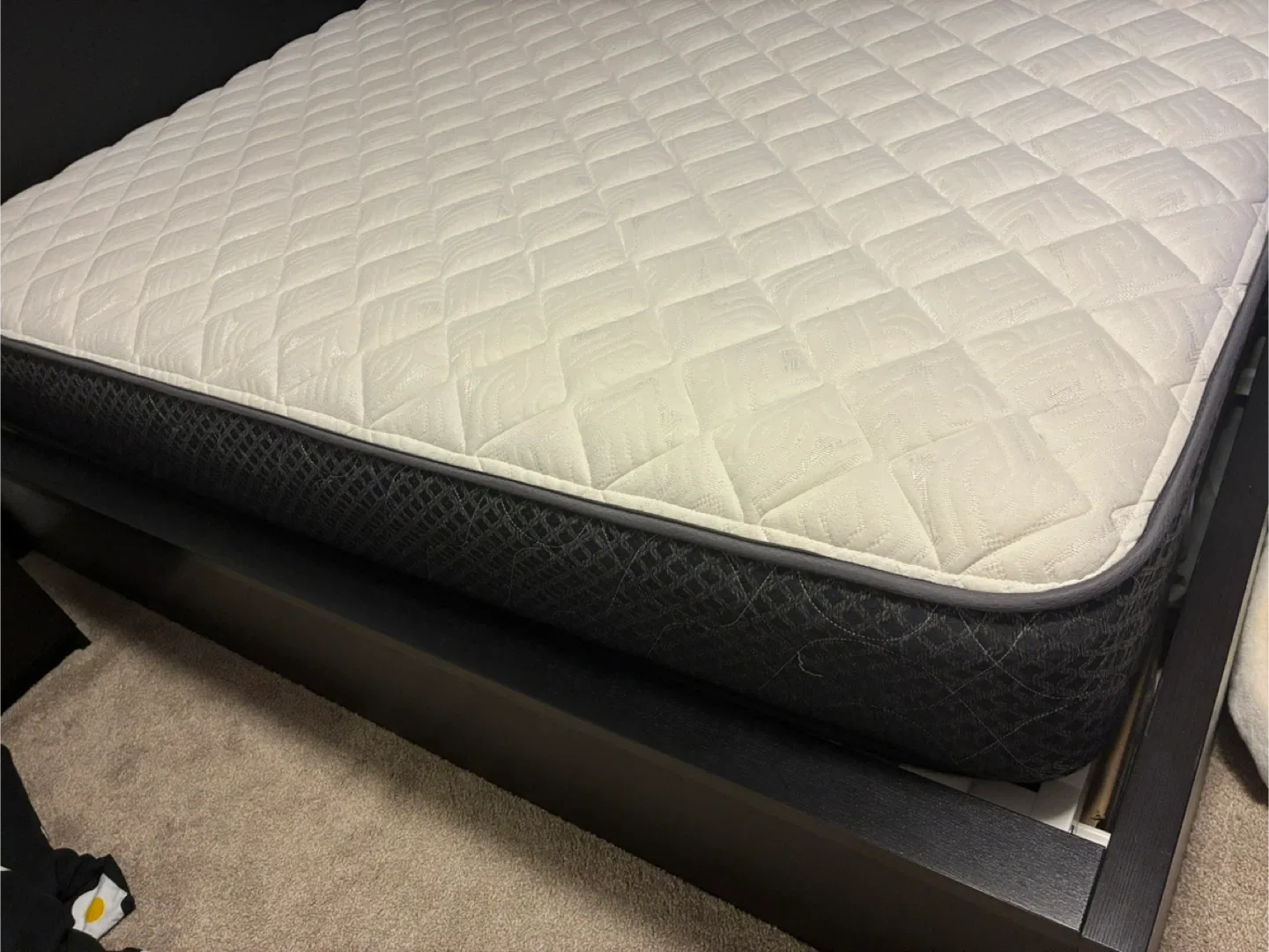 Queen Serta Mattress image indicator(3)