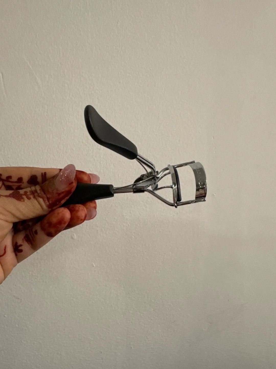 Faces Canada Eyelash Curler image indicator(4)