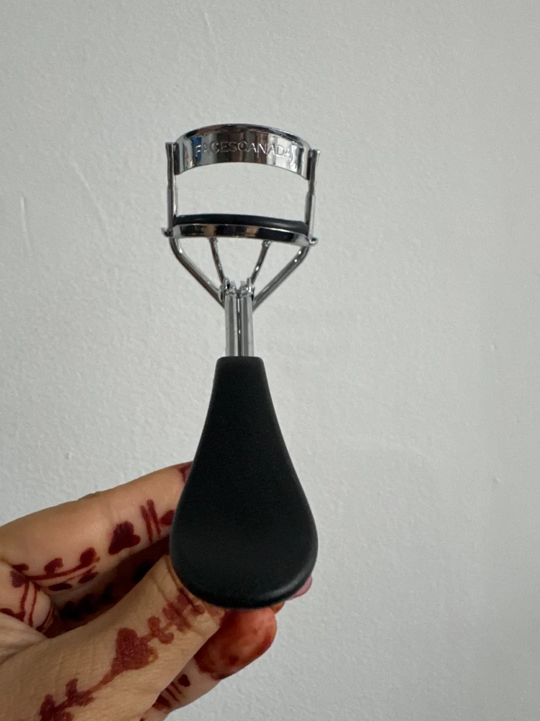 Faces Canada Eyelash Curler image indicator(3)