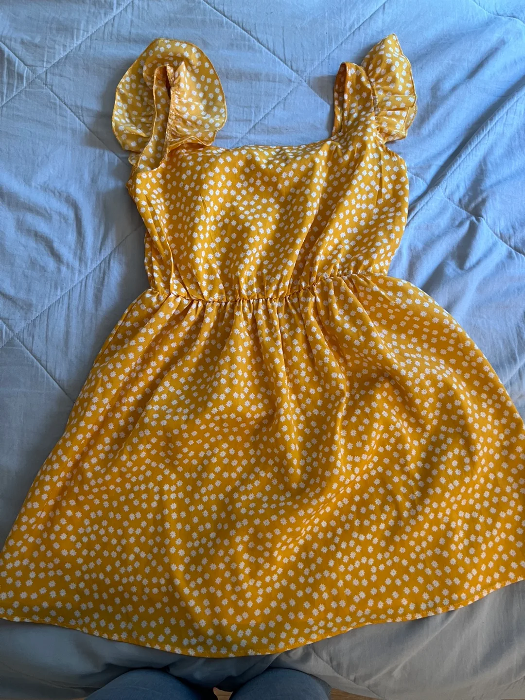 Bundle of women clothes thumbnail