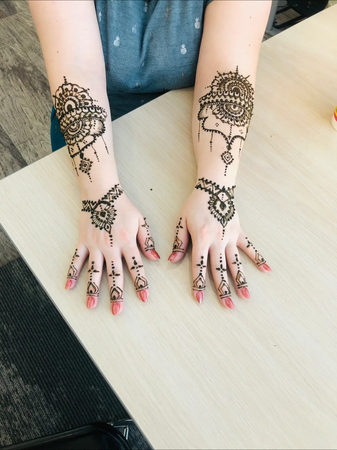 🇨🇦 henna artist is available in ne Calgary image indicator(6)