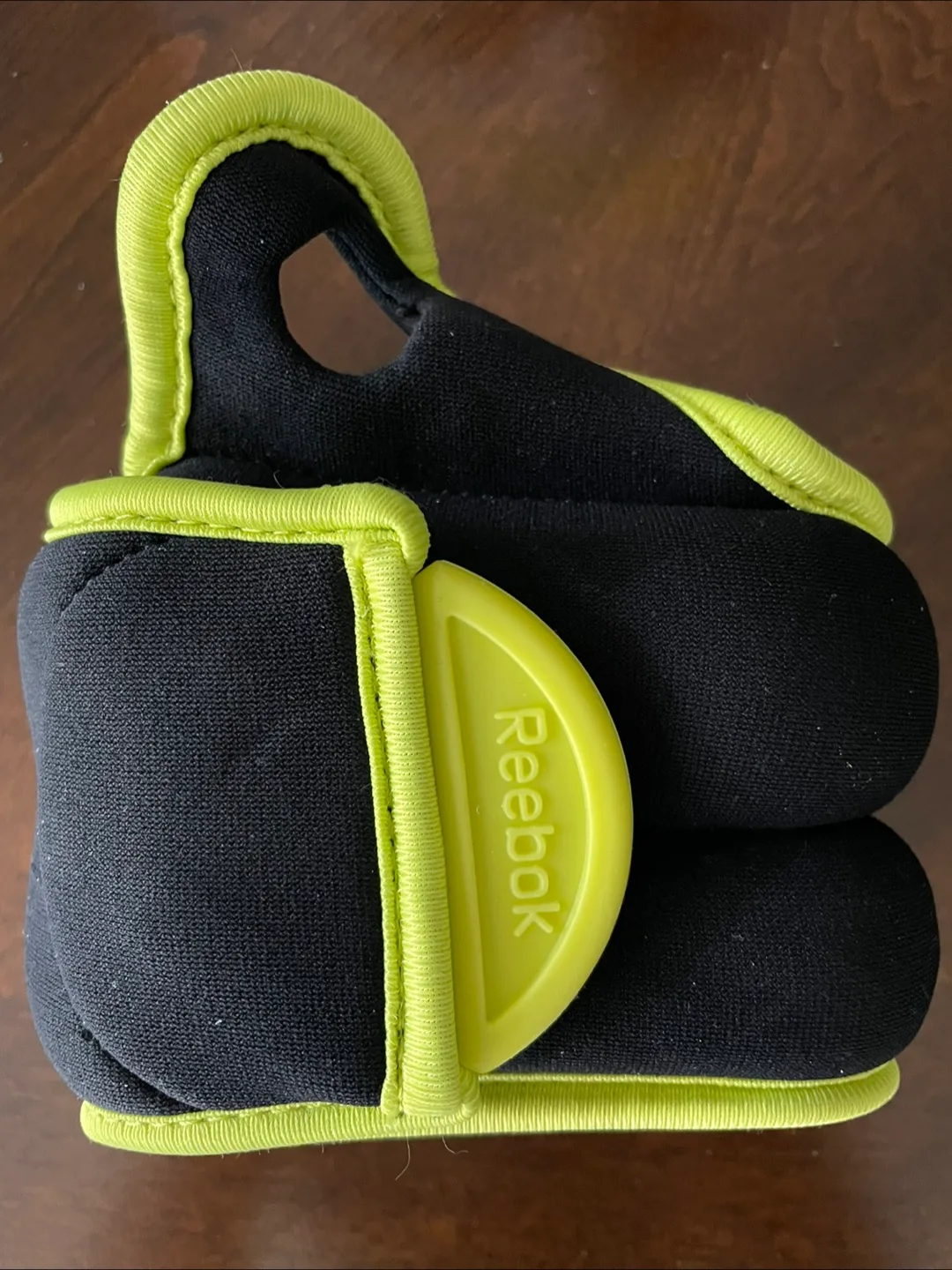 Reebok 2lb Wrist Weights image indicator(3)