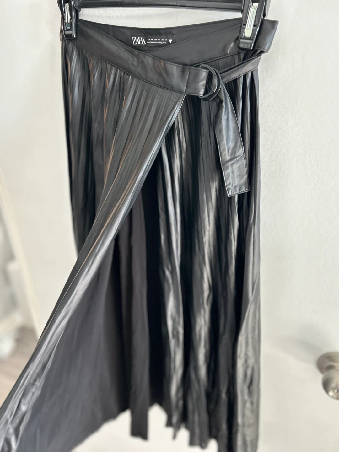 Zara Black Faux Leather Pleated Skirt - Size XS - photo 4