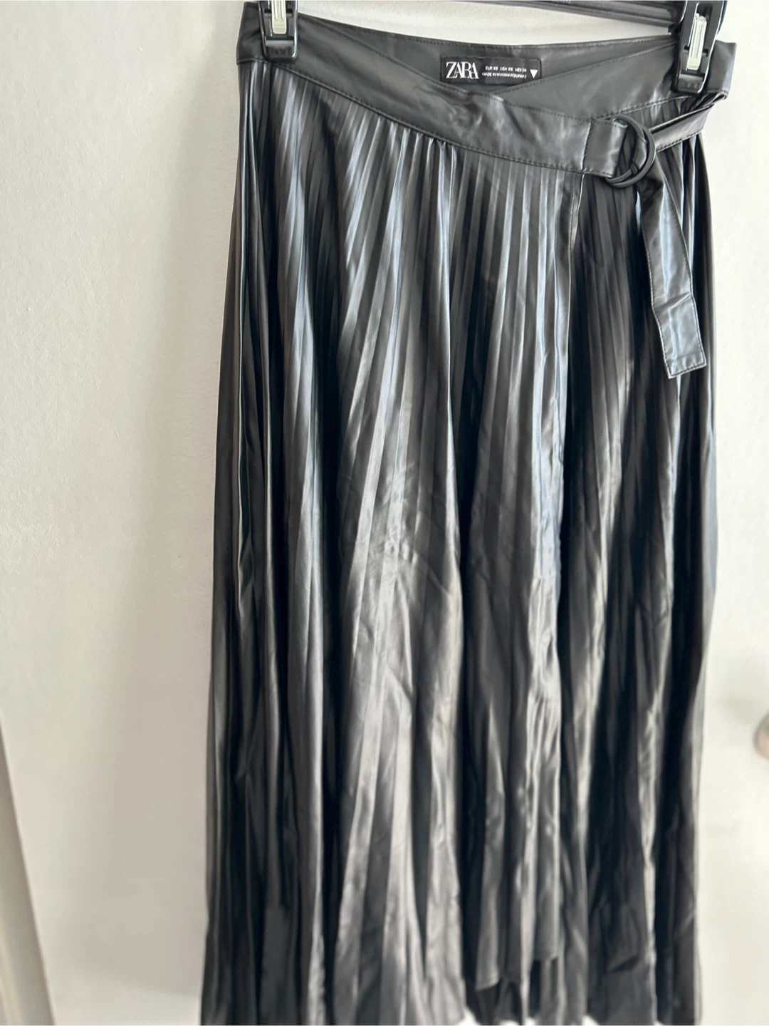 Zara Black Faux Leather Pleated Skirt - Size XS - photo 2