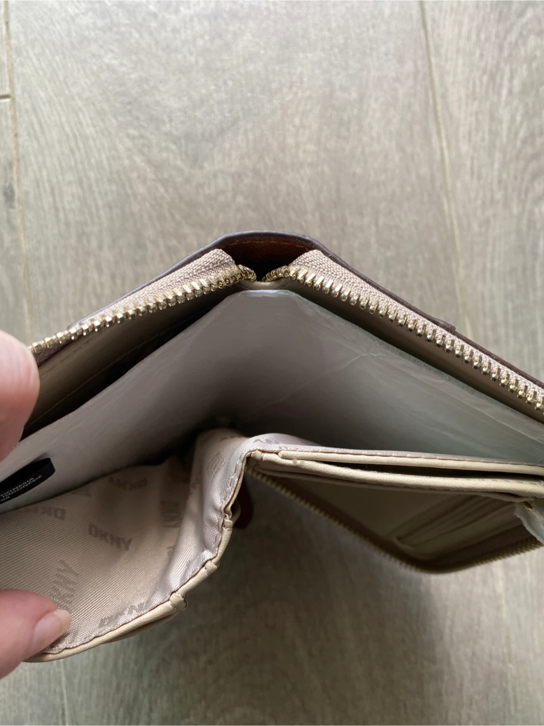 DKNY zip around folded wallet - photo 4