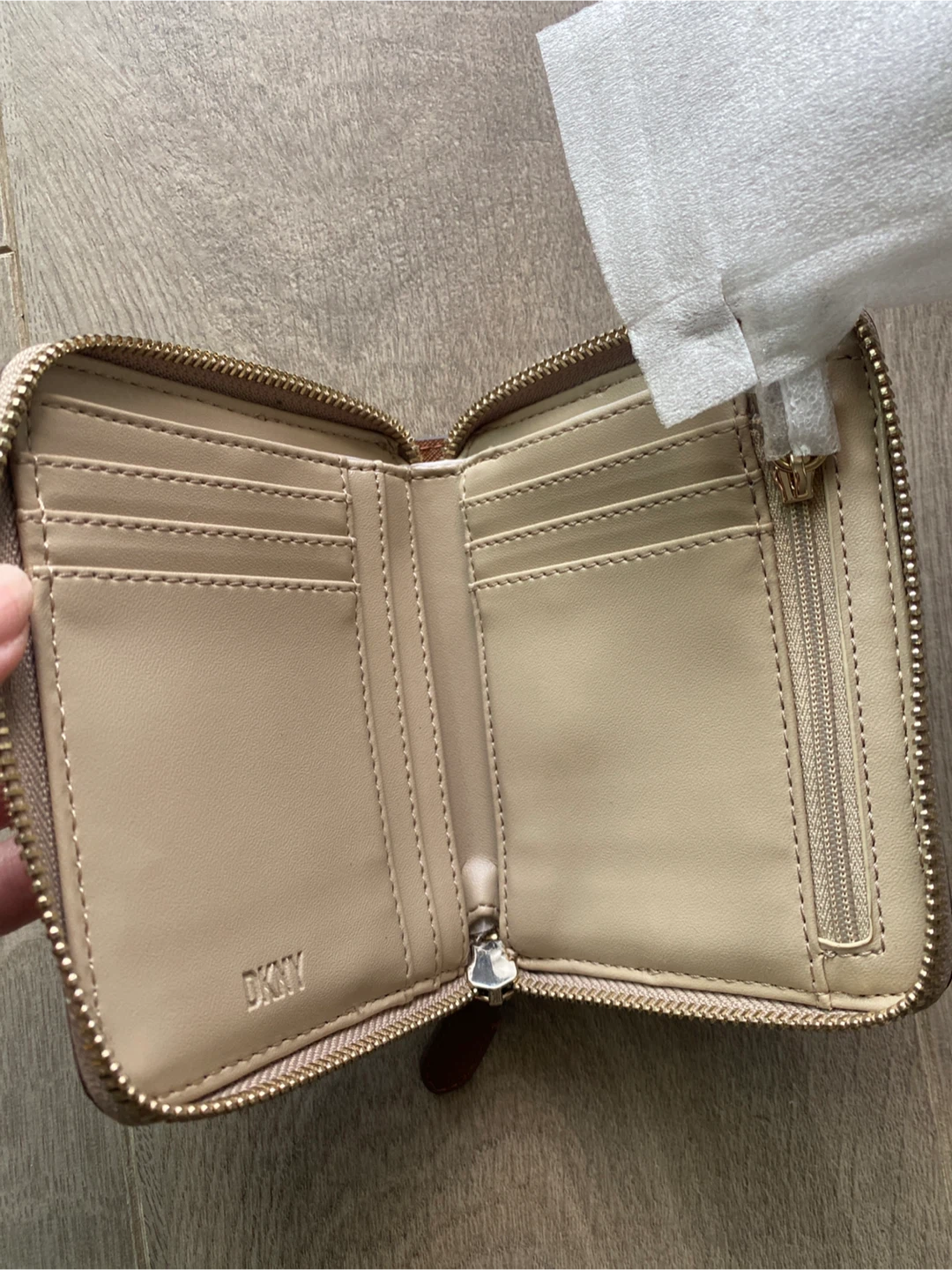 DKNY zip around folded wallet - photo 3