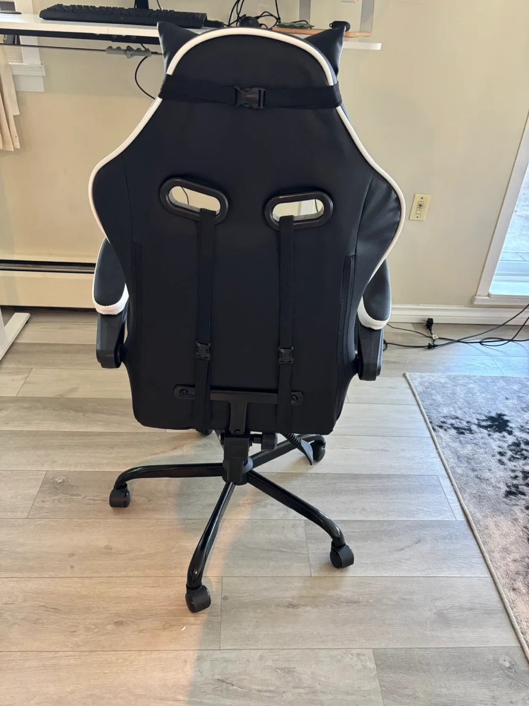 Gaming Chair – Barely Used w/ Footrest image indicator(6)