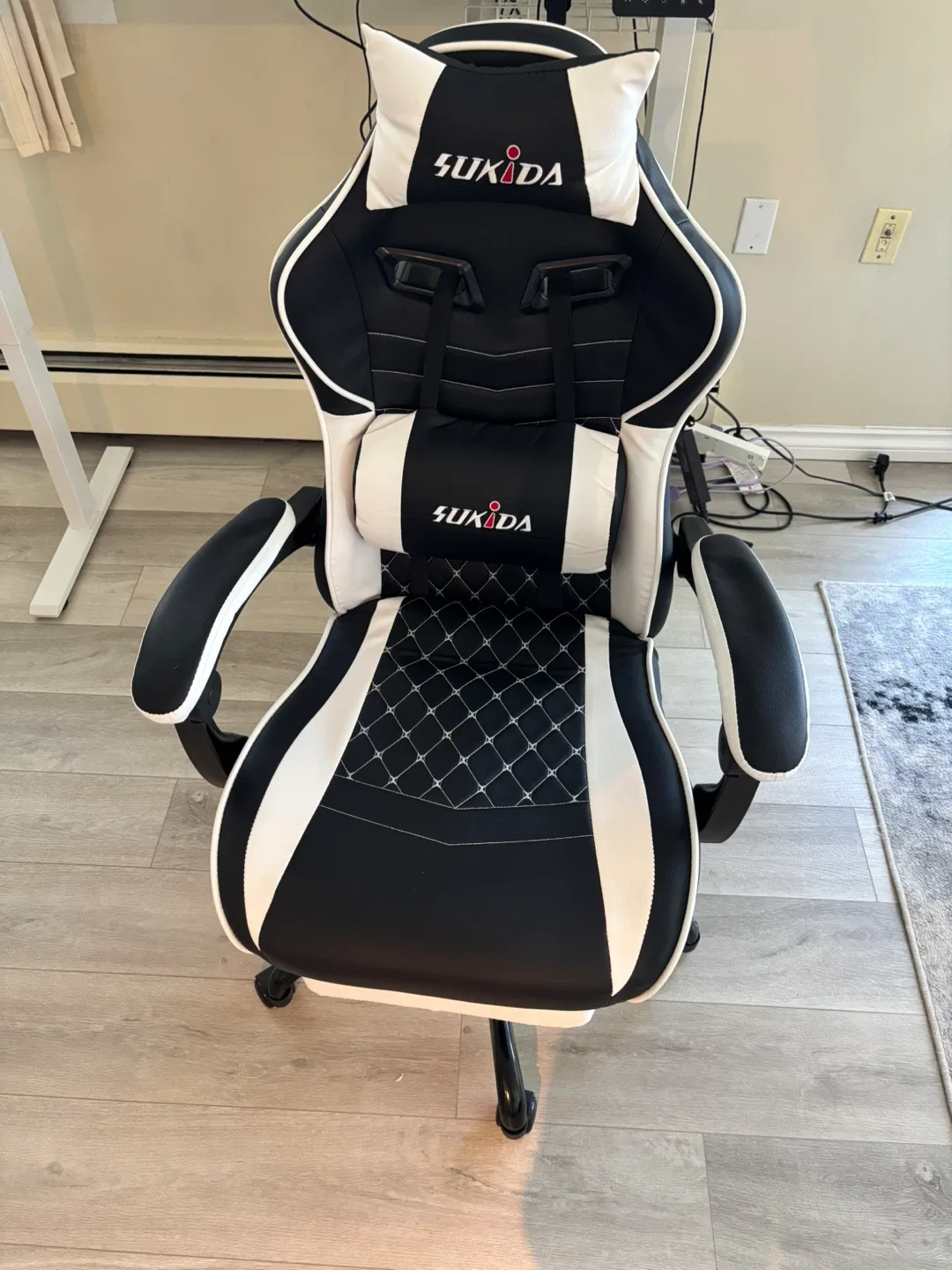 Gaming Chair – Barely Used w/ Footrest image indicator(3)