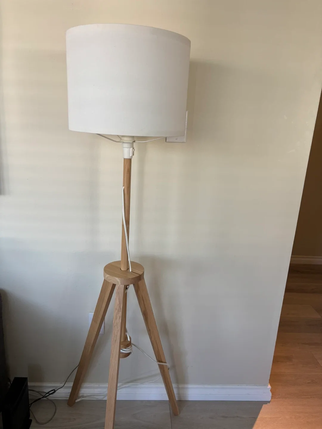 IKEA Floor Lamp – Used, Good Condition image indicator(2)