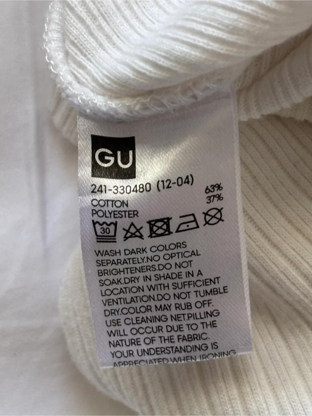 GU (sister brand of Uniqlo) Ribbed Cropped Tank Top image indicator(2)