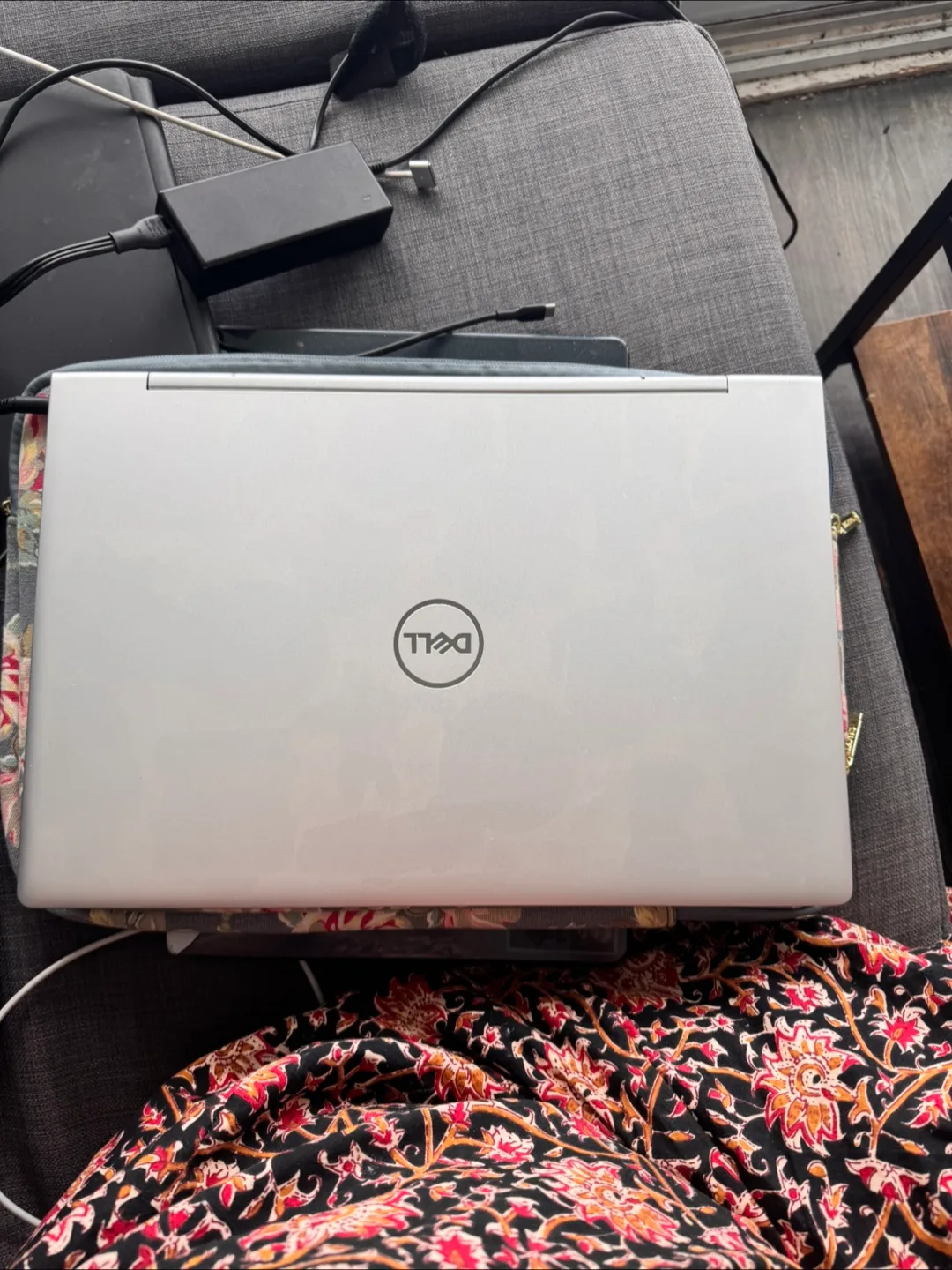 Dell Inspiron 7791 2-in-1 Laptop image indicator(2)