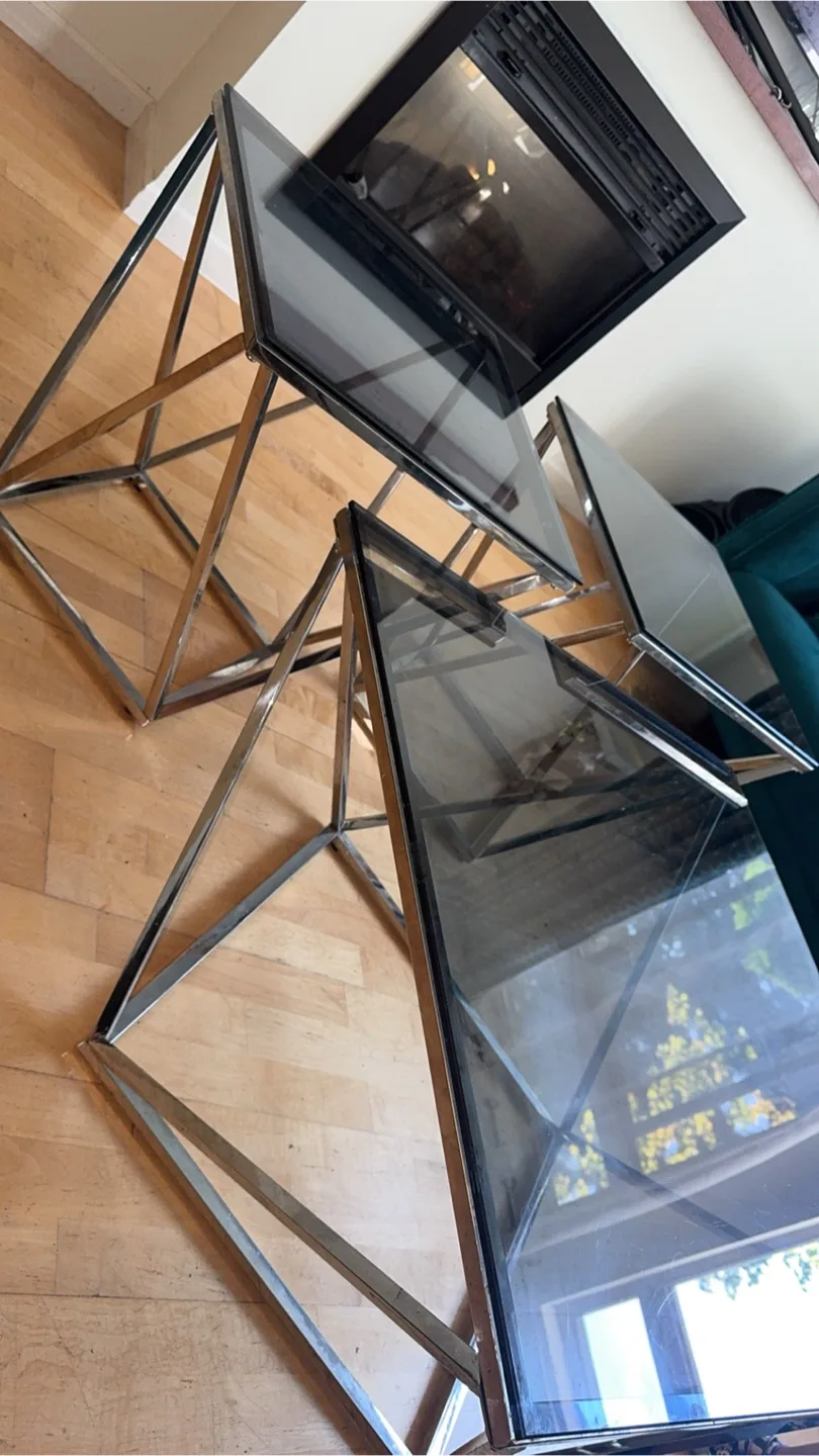 Set of 3 Modern Nesting Tables image indicator(2)