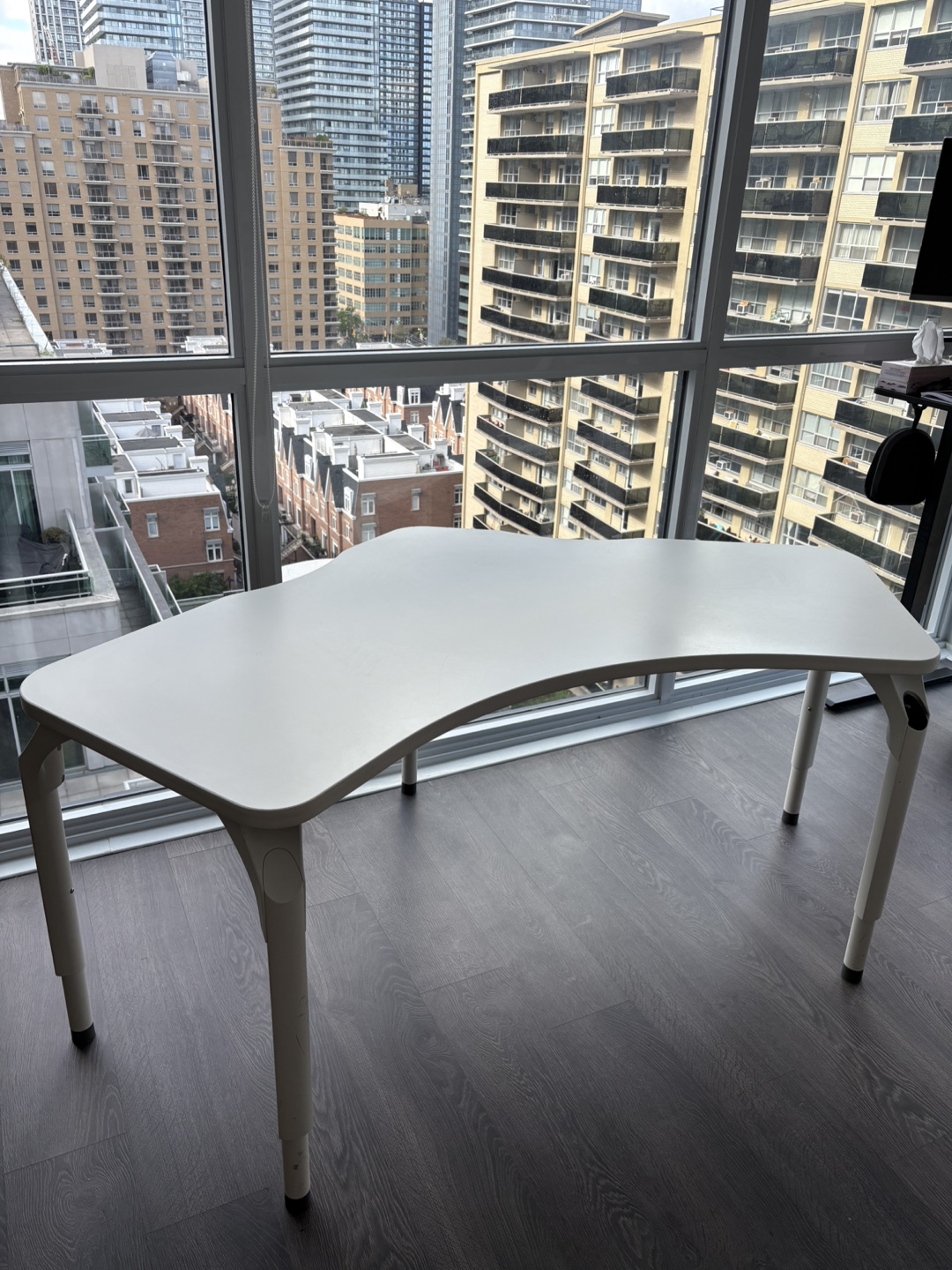White XL office Desk for sale - photo 2
