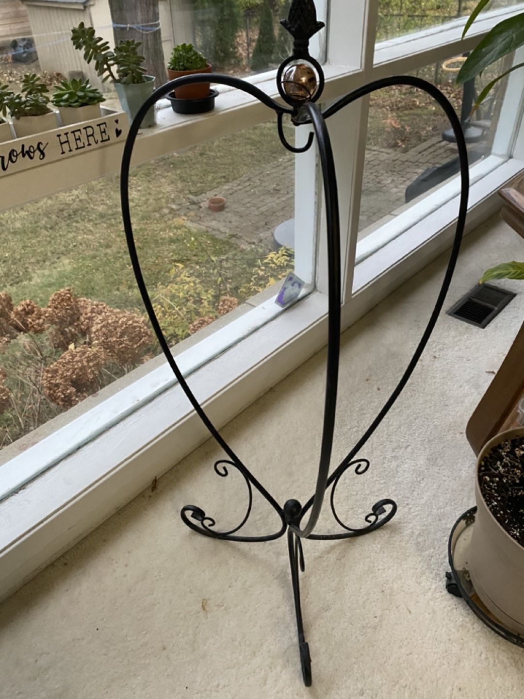 Heart Shaped Plant Stand