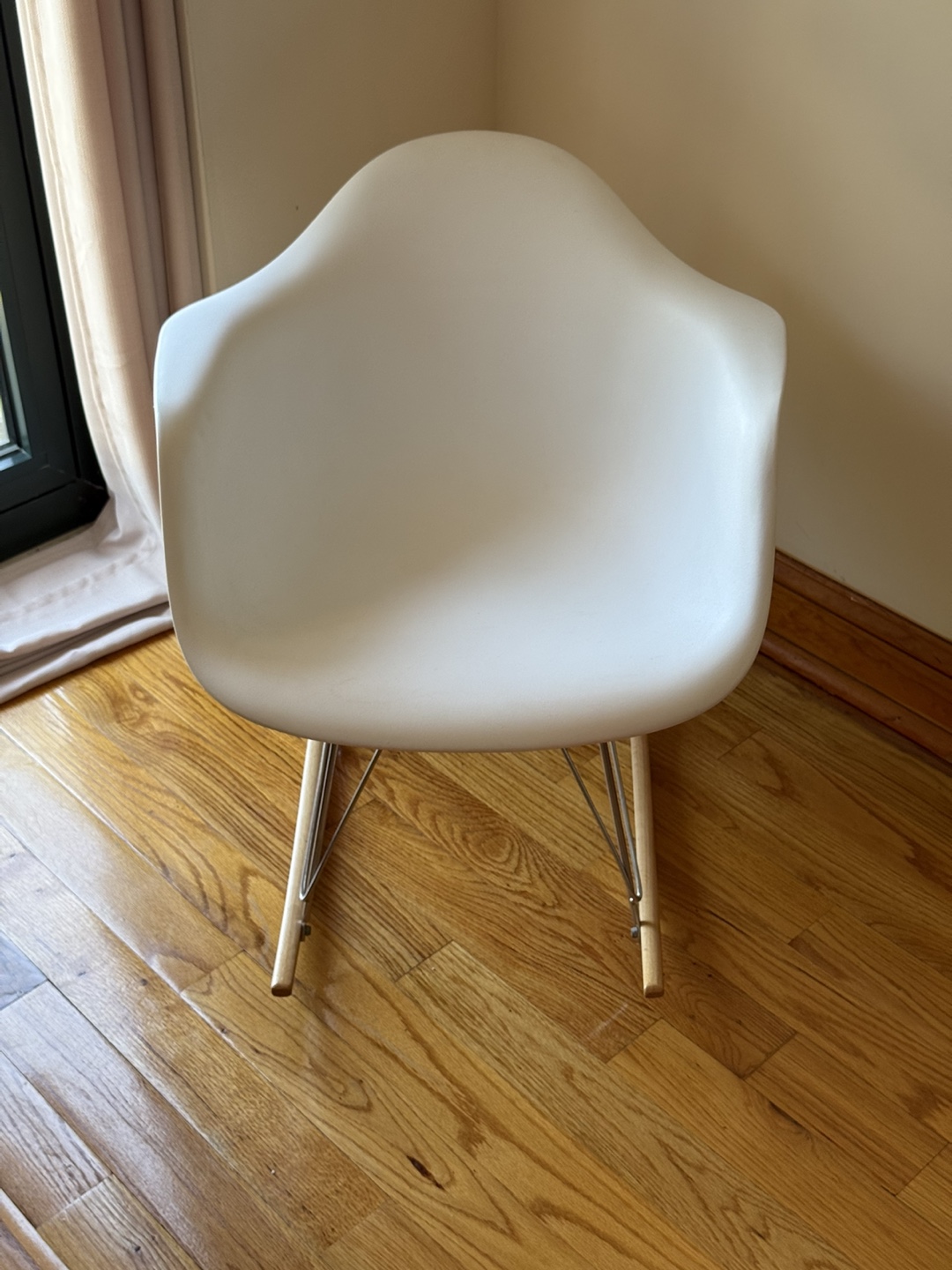 White Rocking Chair - photo 2
