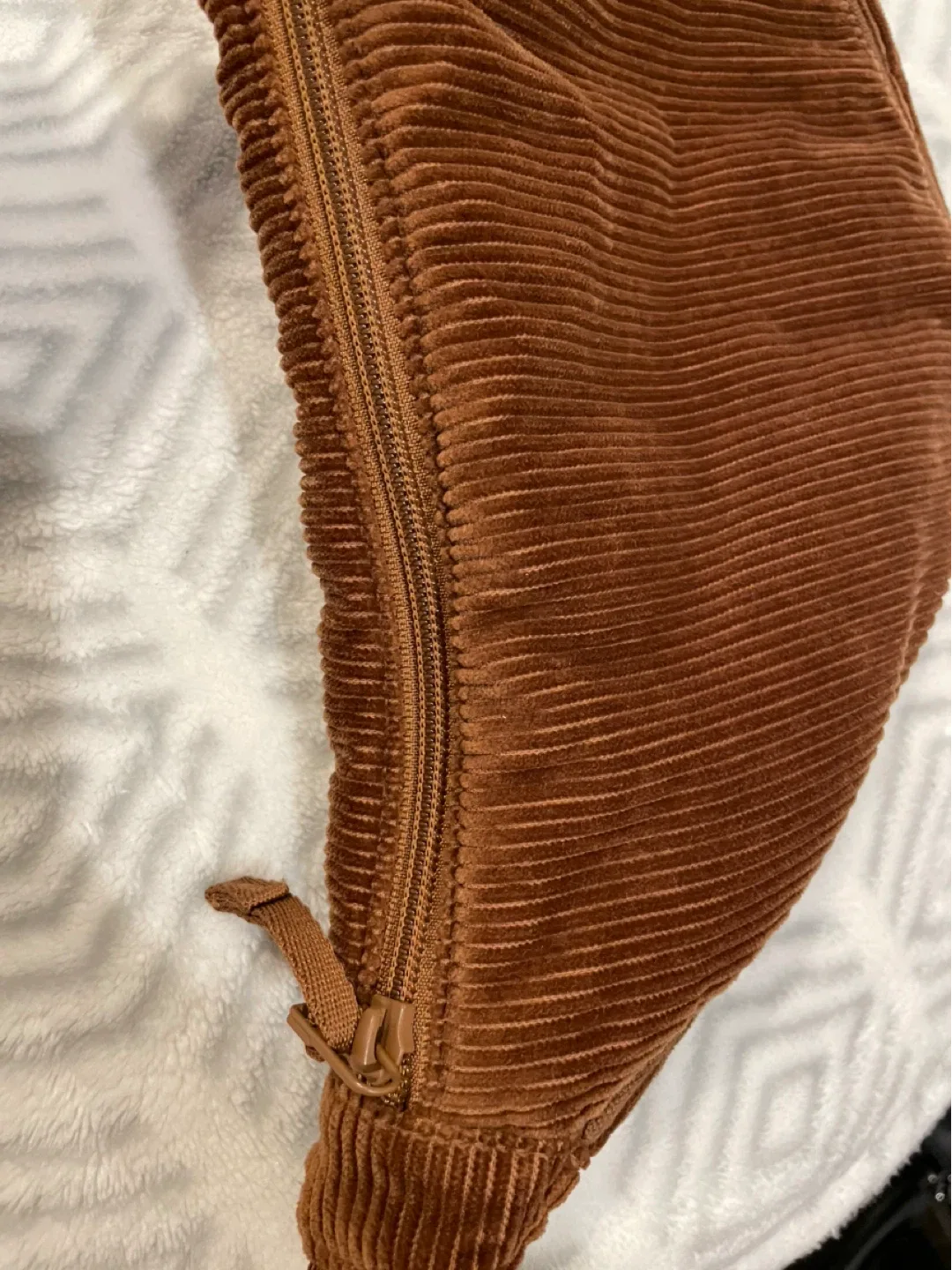 Moving Sale: Round Shoulder Bag (Corduroy) image indicator(3)