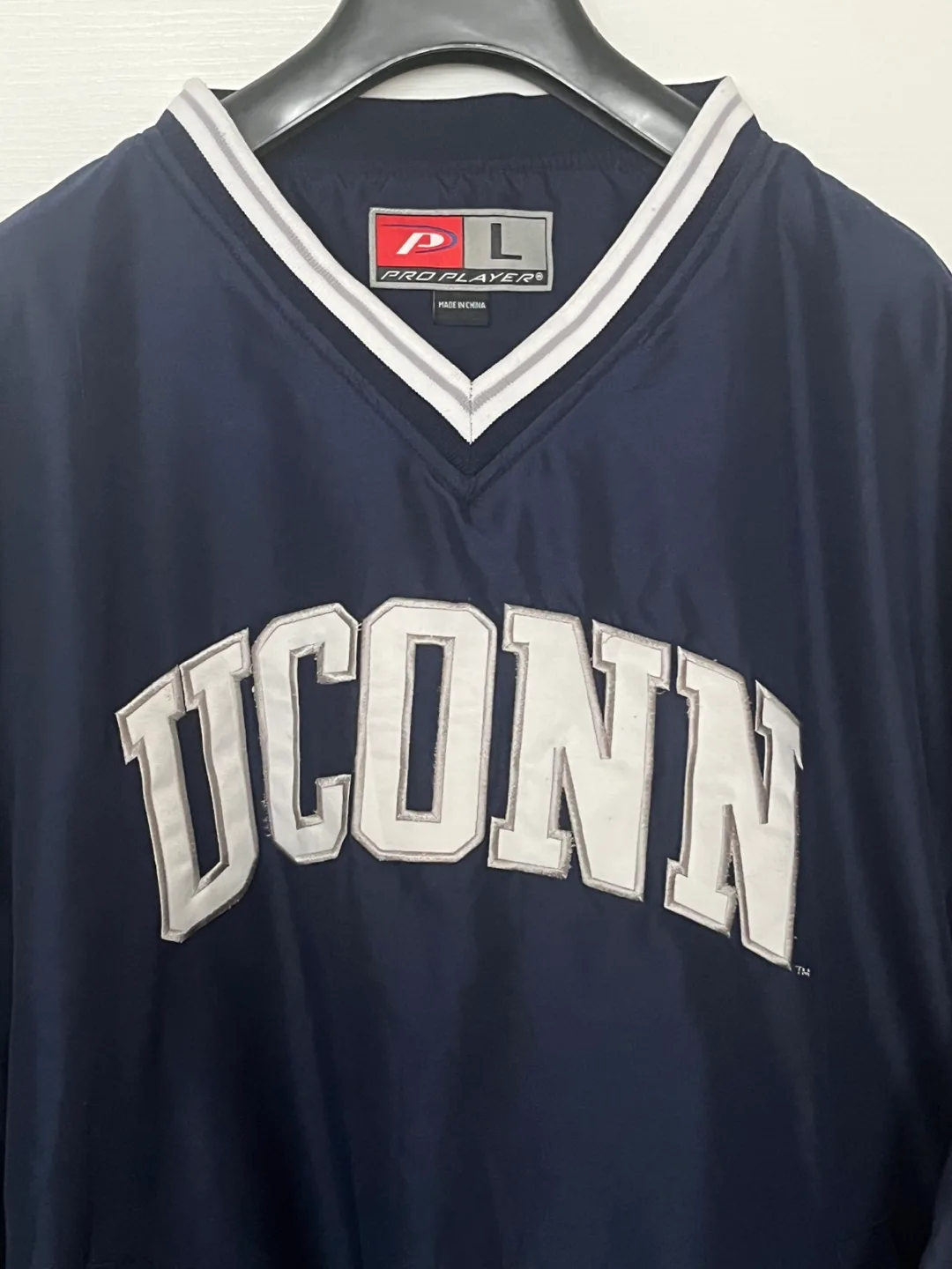 Vintage Pro Player UConn Pullover Jacket • Men’s Size Large image indicator(2)