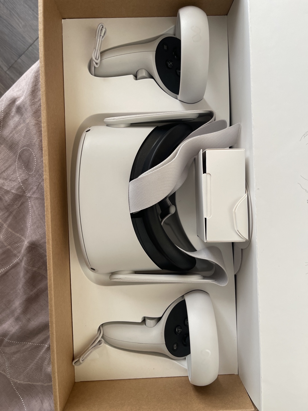 Meta Quest 2 VR Headset - 128GB - Like New! - photo 2