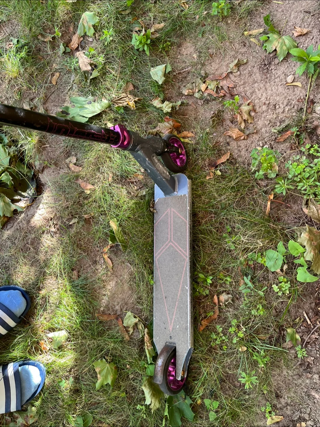 MDI Stunt Scooter - Black & Purple image indicator(3)