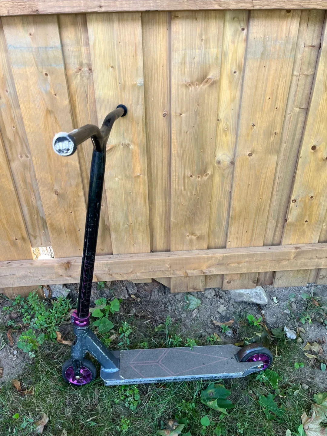 MDI Stunt Scooter - Black & Purple image indicator(4)