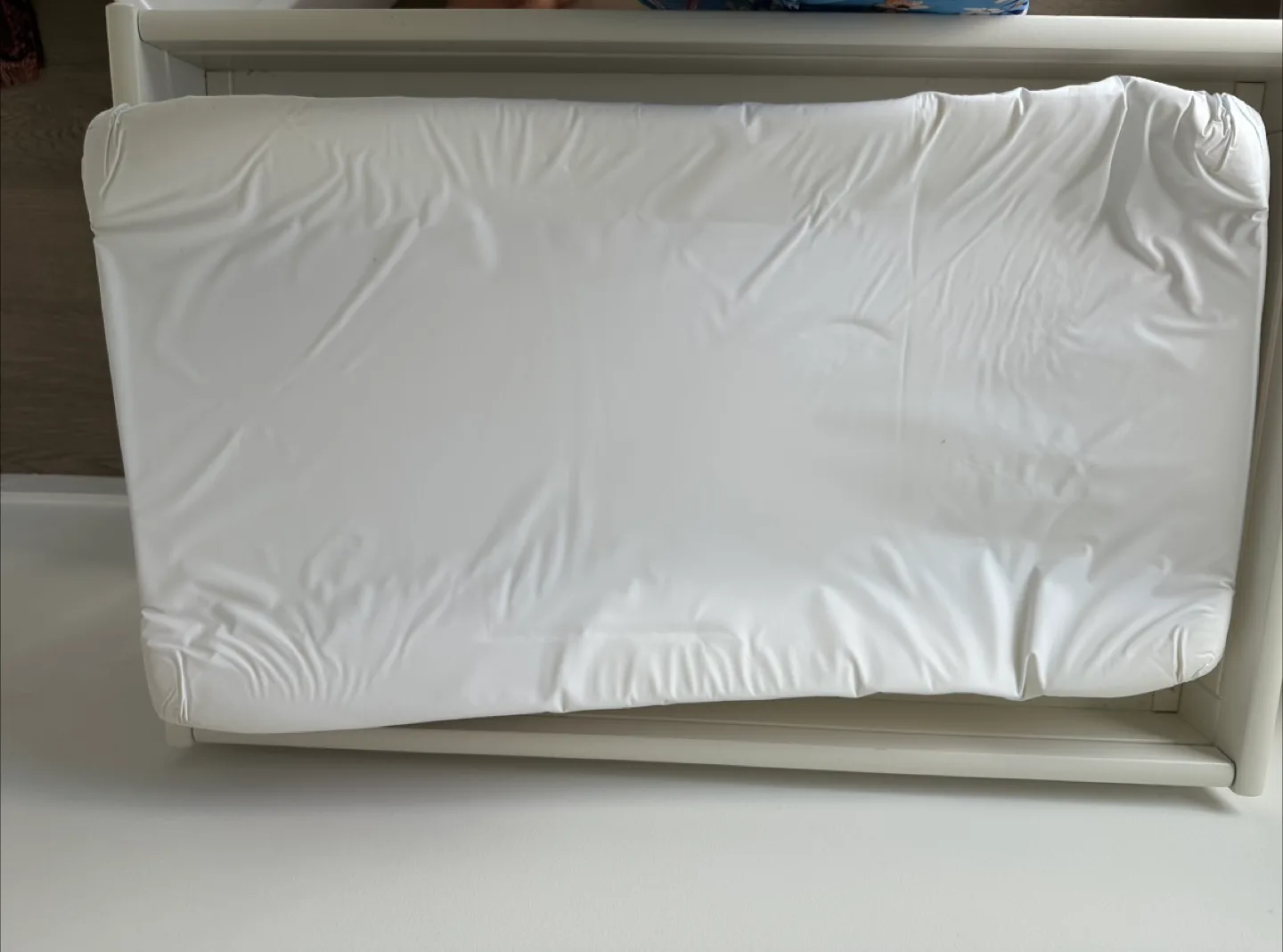 IKEA Baby crib & changing table image indicator(8)