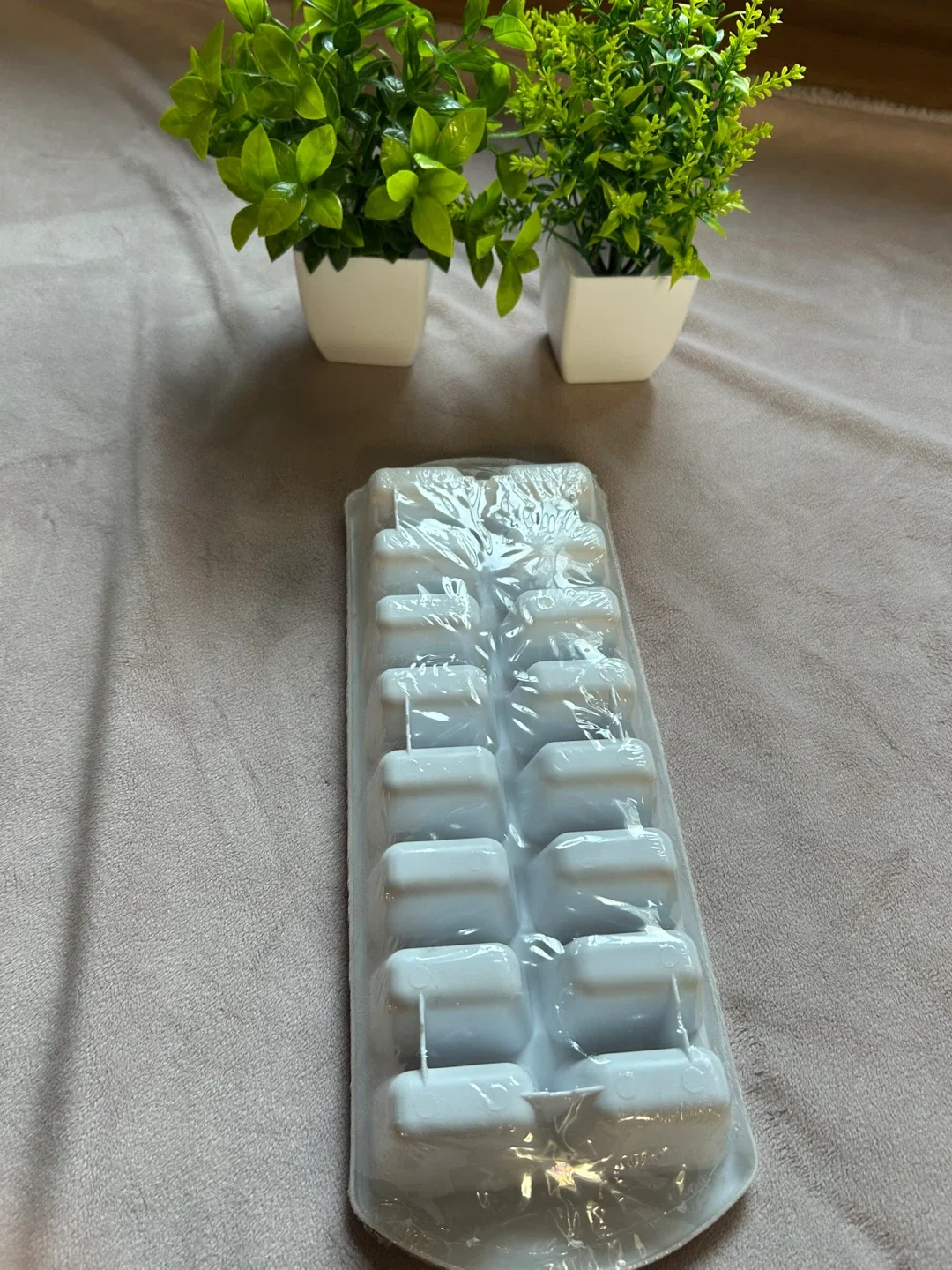 Sterilite Ice Cube Tray - New! thumbnail