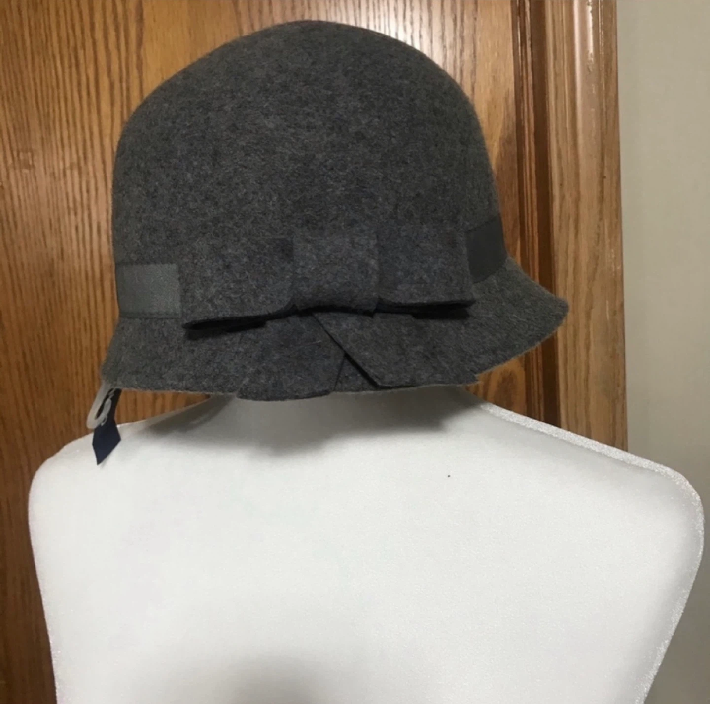 Really cute hat with bow
