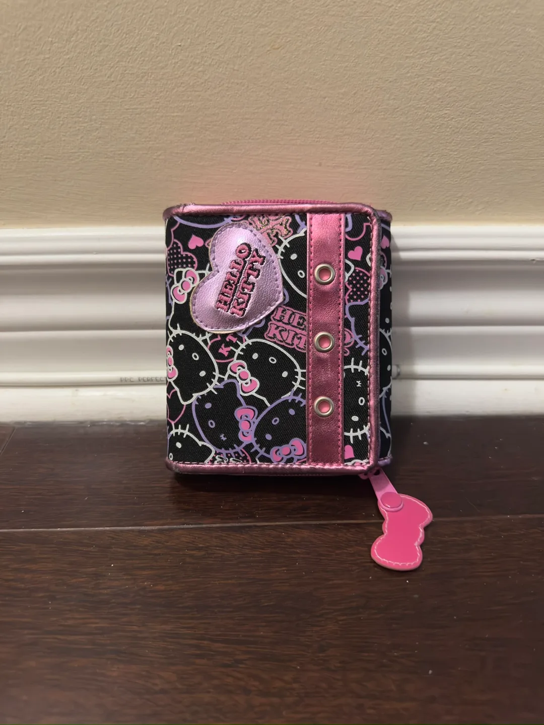 Hello Kitty Wallet thumbnail