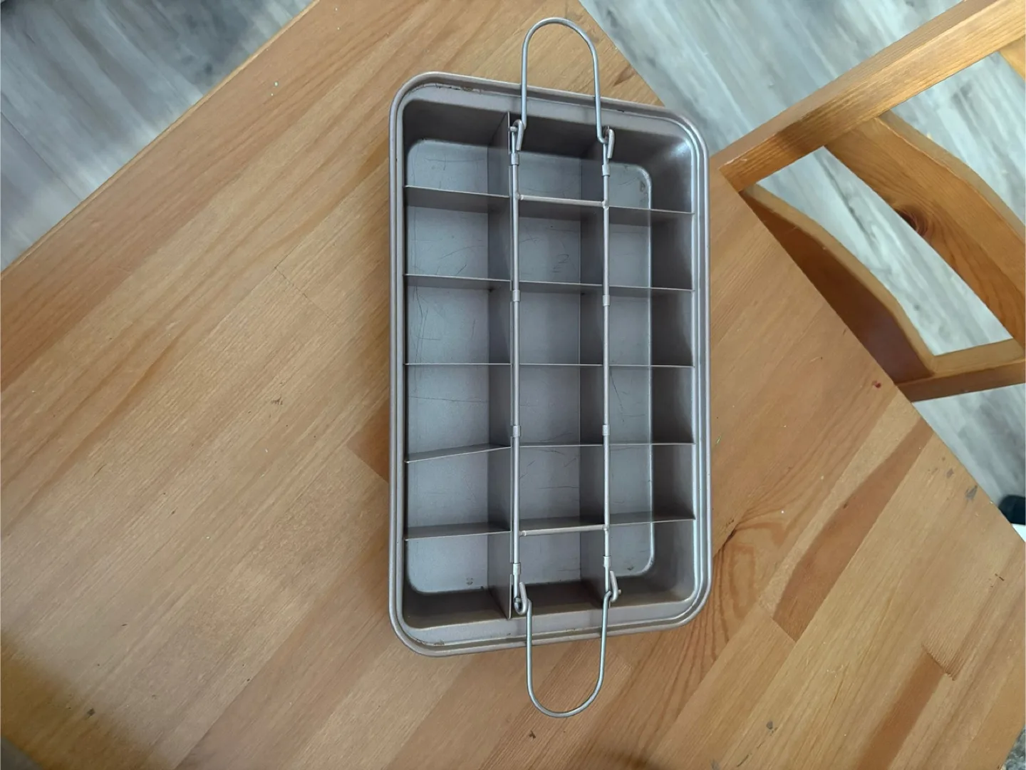 Adjustable Brownie Pan with Dividers thumbnail