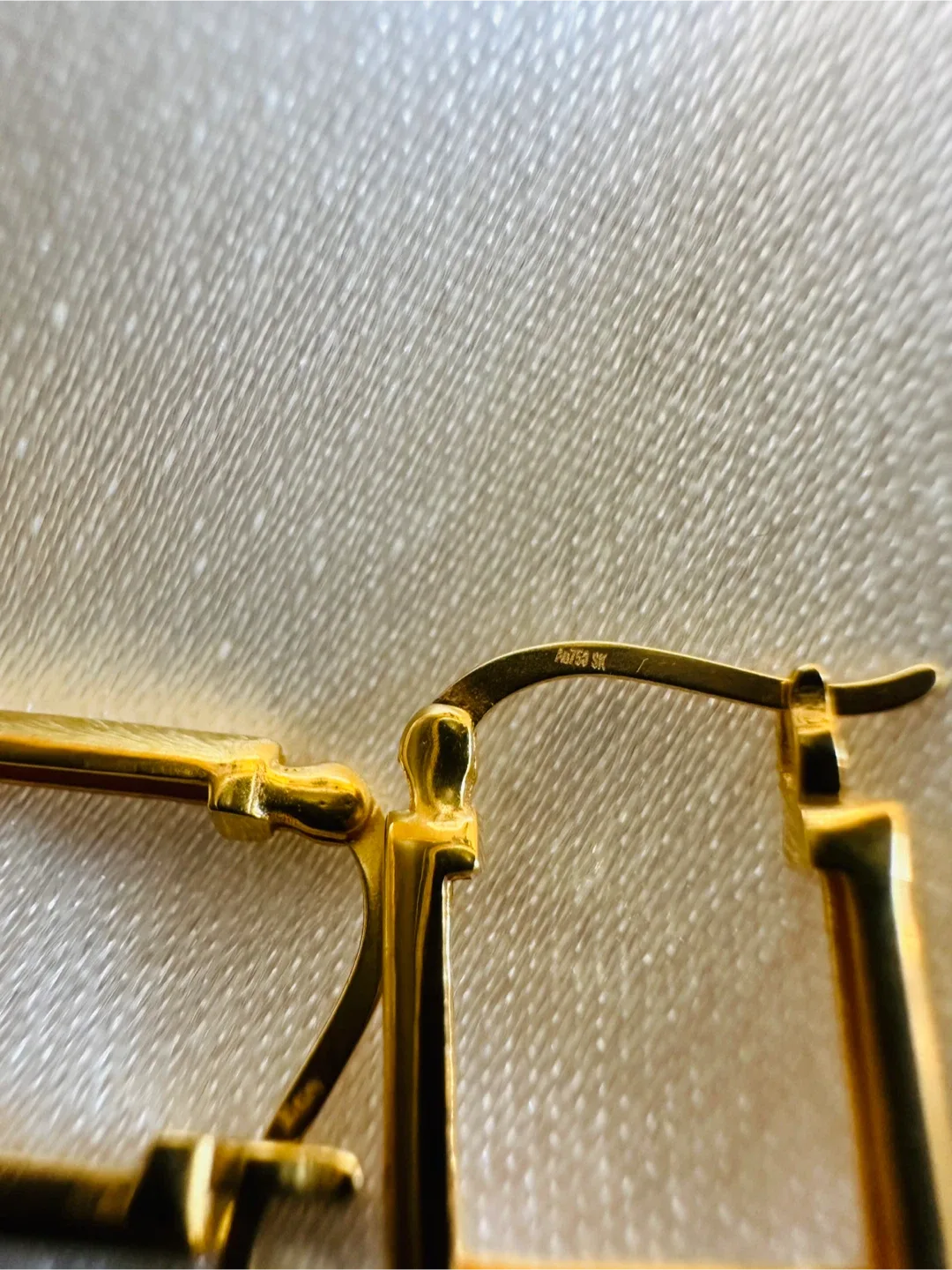 18k small square hoop image indicator(4)