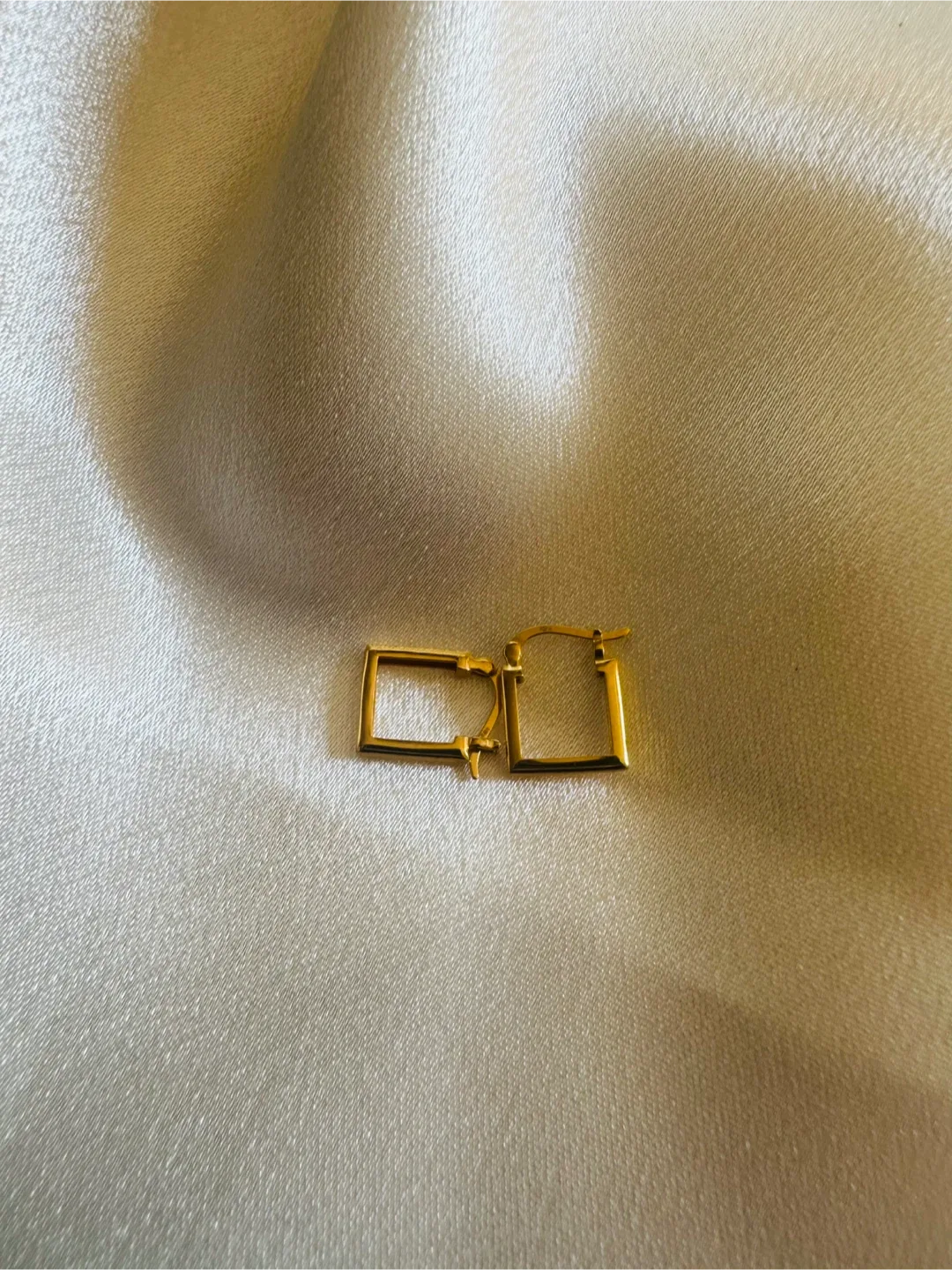 18k small square hoop image indicator(2)
