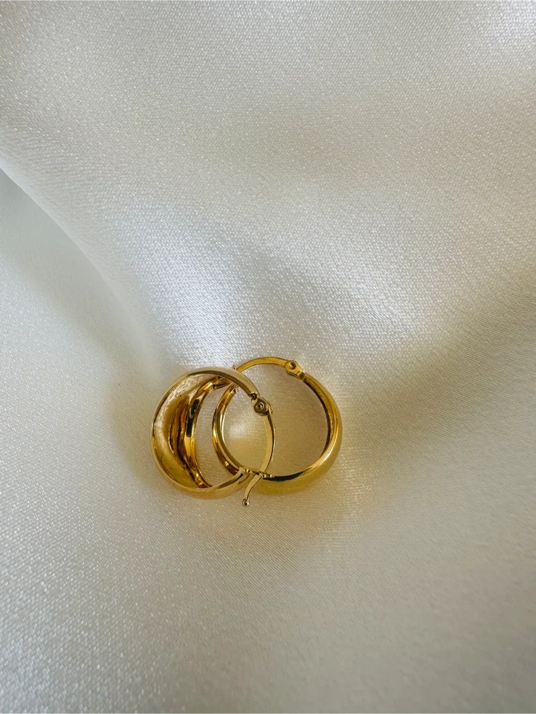 18K Dome Hoop earrings image indicator(6)