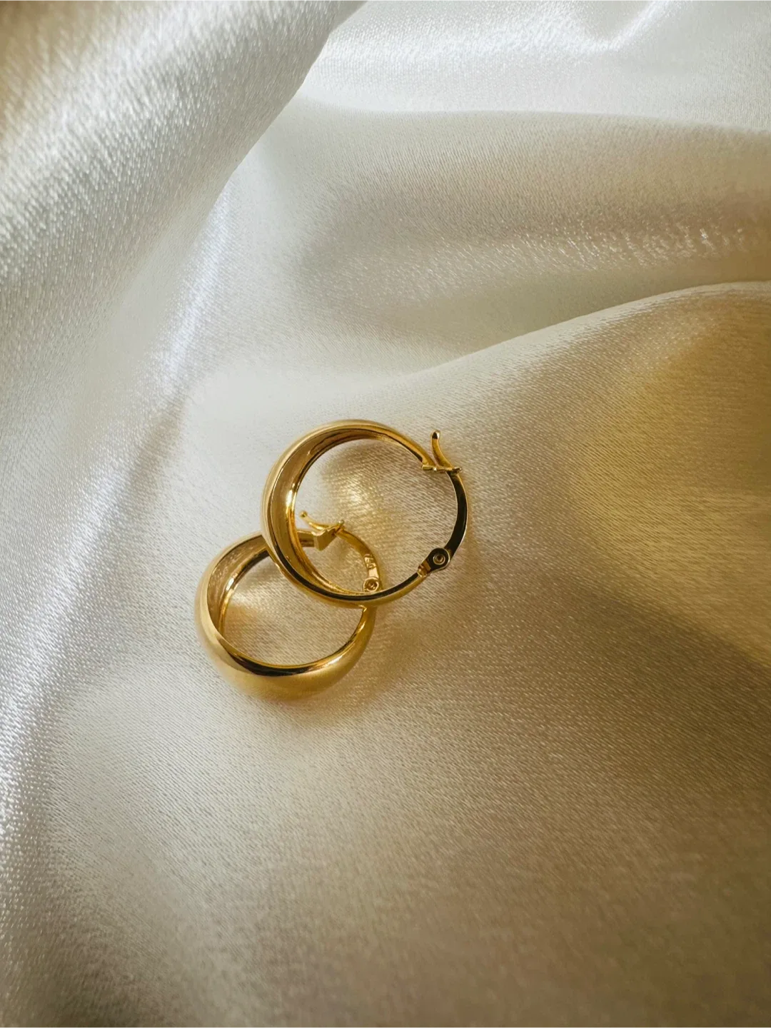 18K Dome Hoop earrings image indicator(4)