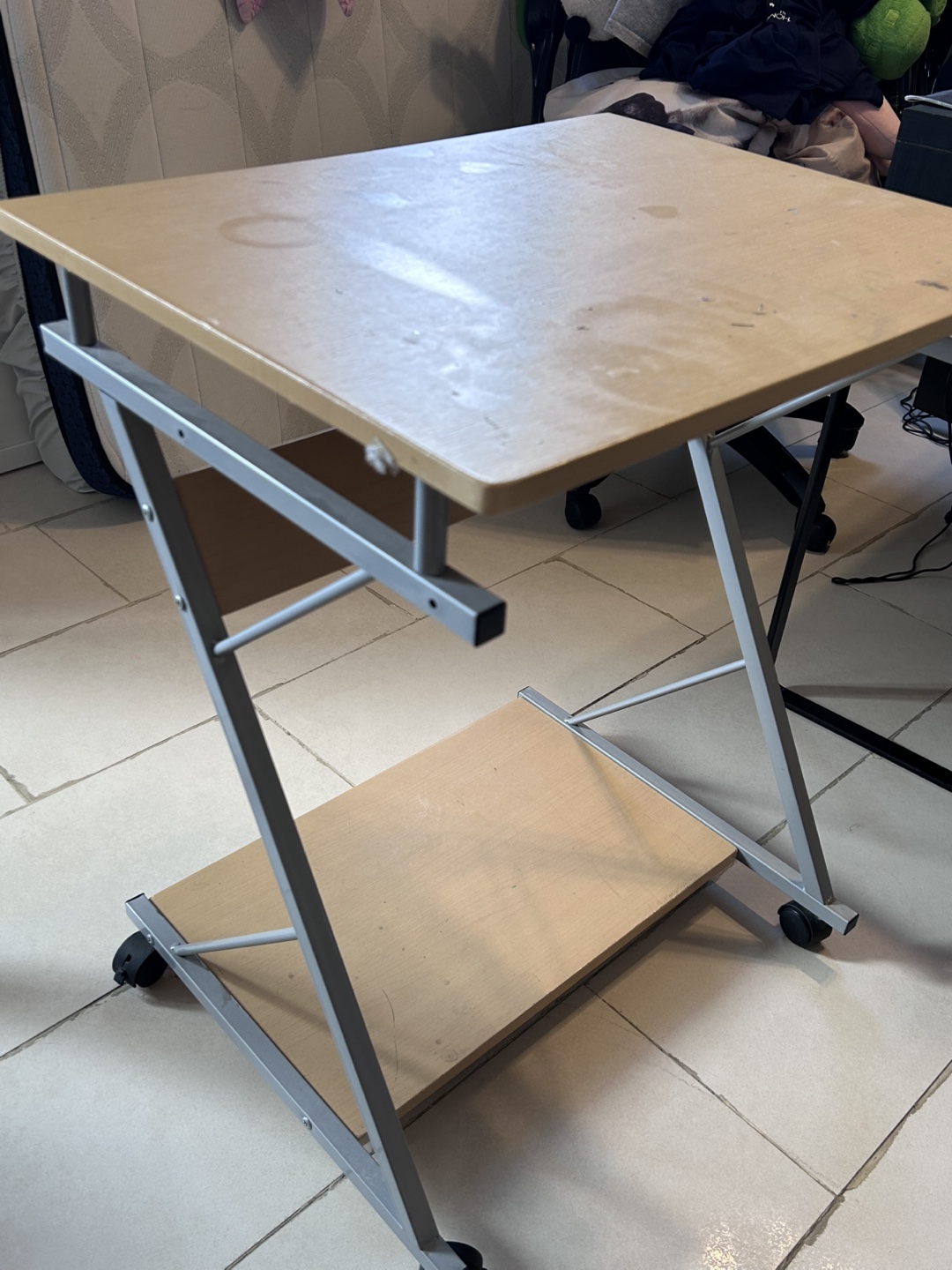 Kids Desk and Chair - photo 2