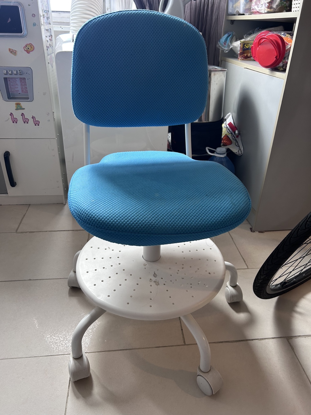 Kids Desk and Chair - photo 4