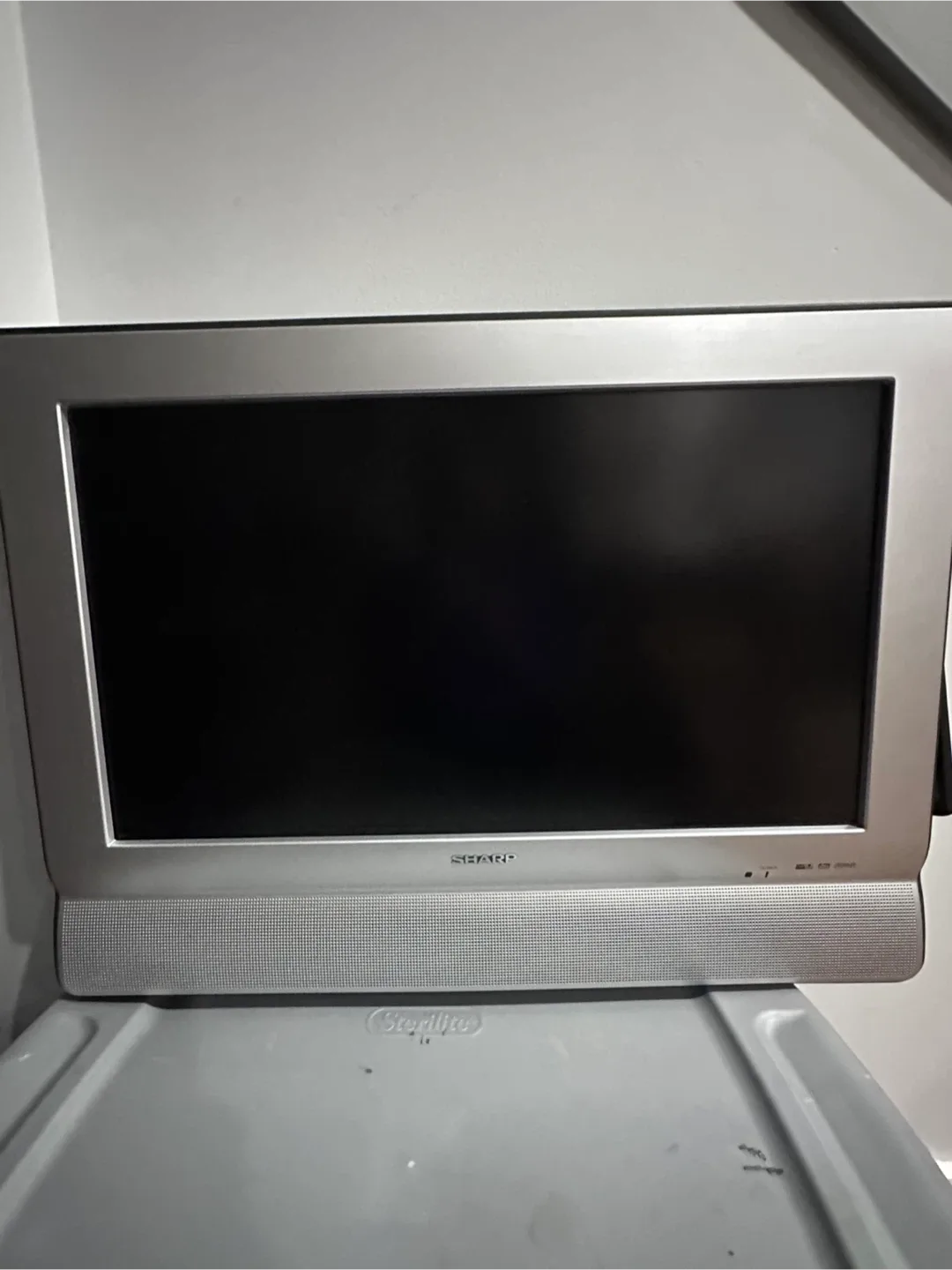 Sharp LCD TV/DVD Combo thumbnail