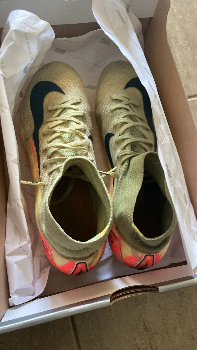 Nike mercurial superfluous air zoom mbappe elite cleats image indicator(2)