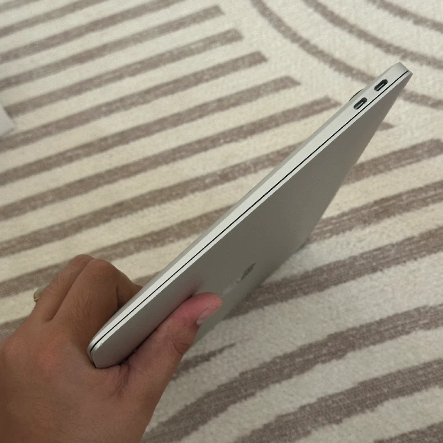 Apple MacBook Air - 2020 - 13 inches - M1 16/256 GB - Silver image indicator(7)