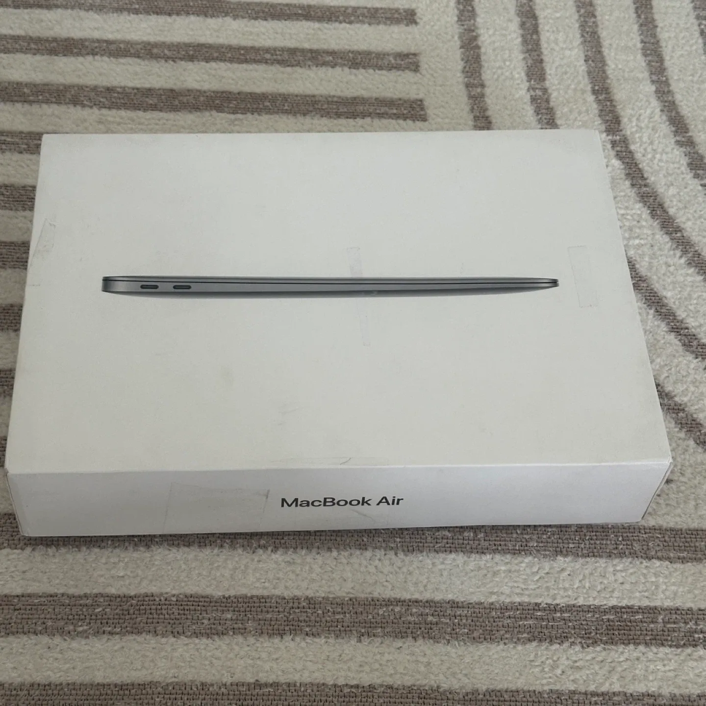 Apple MacBook Air - 2020 - 13 inches - M1 16/256 GB - Silver image indicator(2)