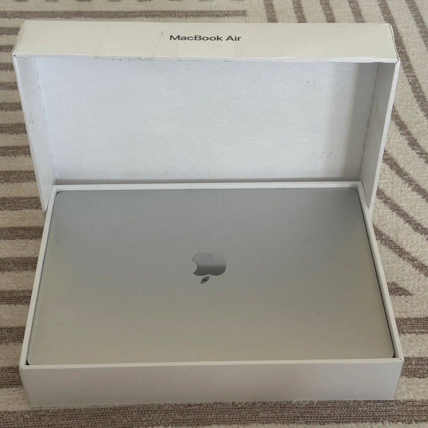 Apple MacBook Air - 2020 - 13 inches - M1 16/256 GB - Silver image indicator(3)