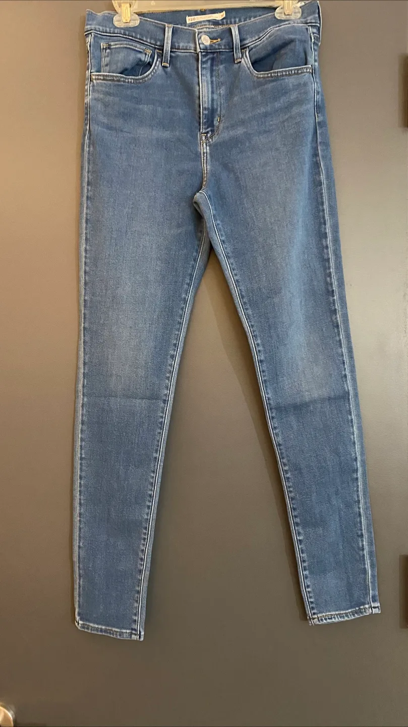 Levi's 720 High Rise Super Skinny Jeans - Size 30 thumbnail