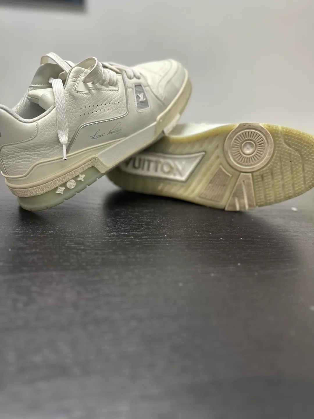 Louis Vuitton White Leather Sneakers Size 54 image indicator(3)