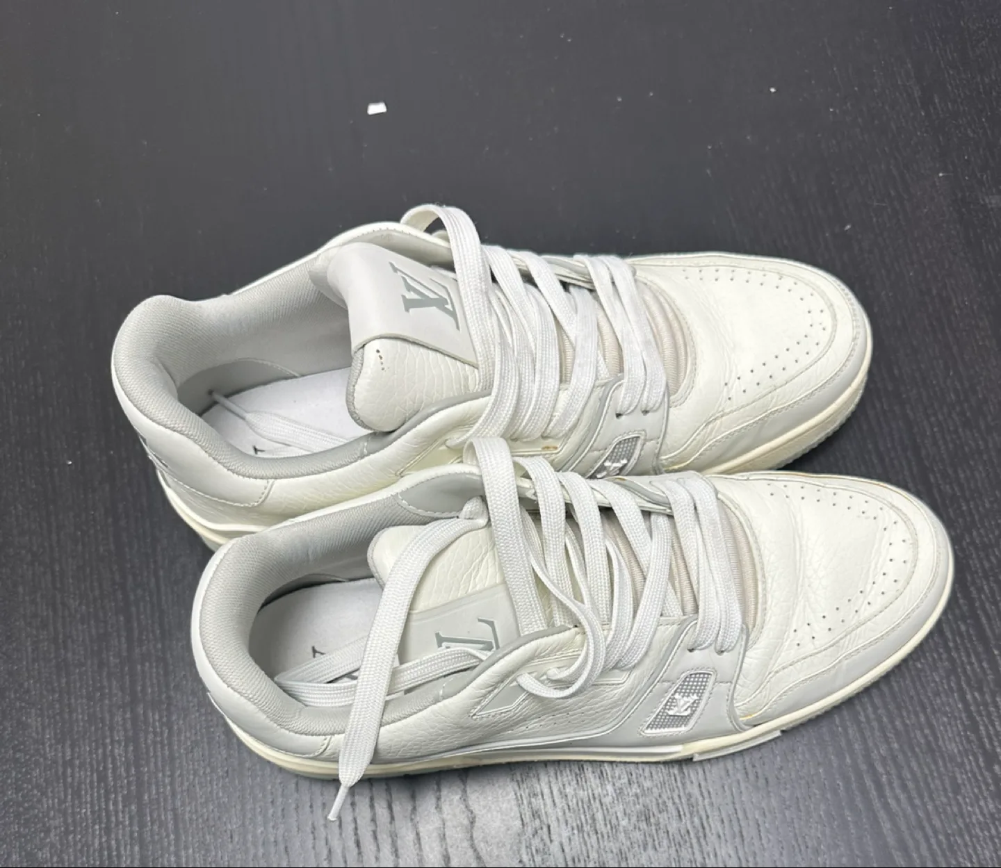 Louis Vuitton White Leather Sneakers Size 54 thumbnail