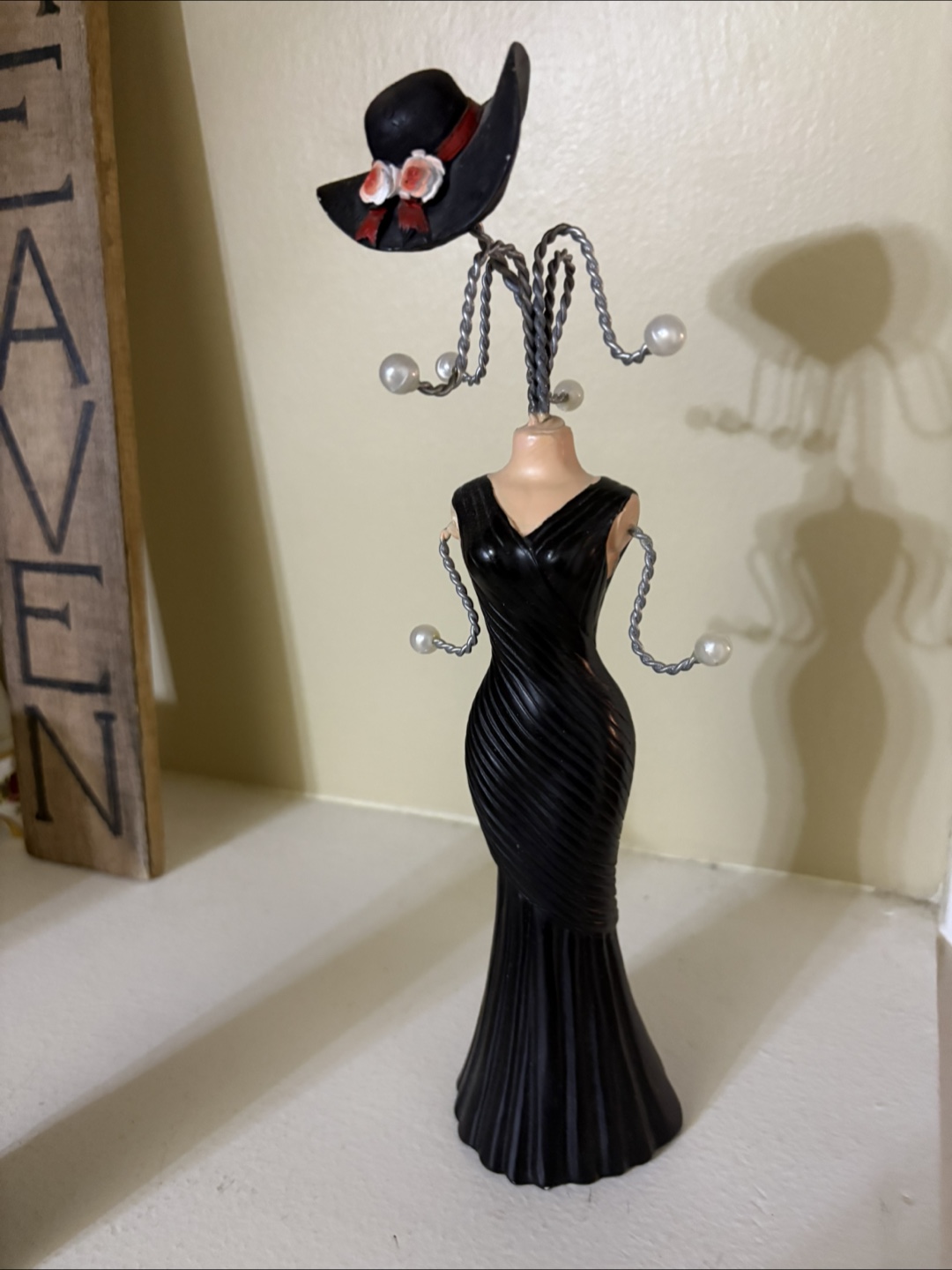 Vintage Jewelry Figurine with Hat - photo 5