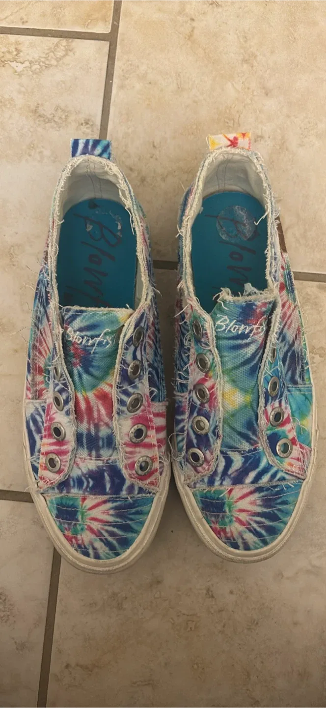 Slip-On Shoes - Size 6 image indicator(2)